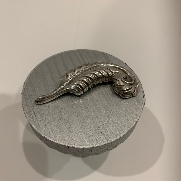 Sterling Silver leaf pin. - Picture 6 of 7